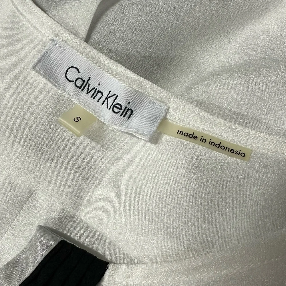 Calvin Klein White Black Silver Sleeveless Split Neck Blouse Womens Small - Picture 7 of 8